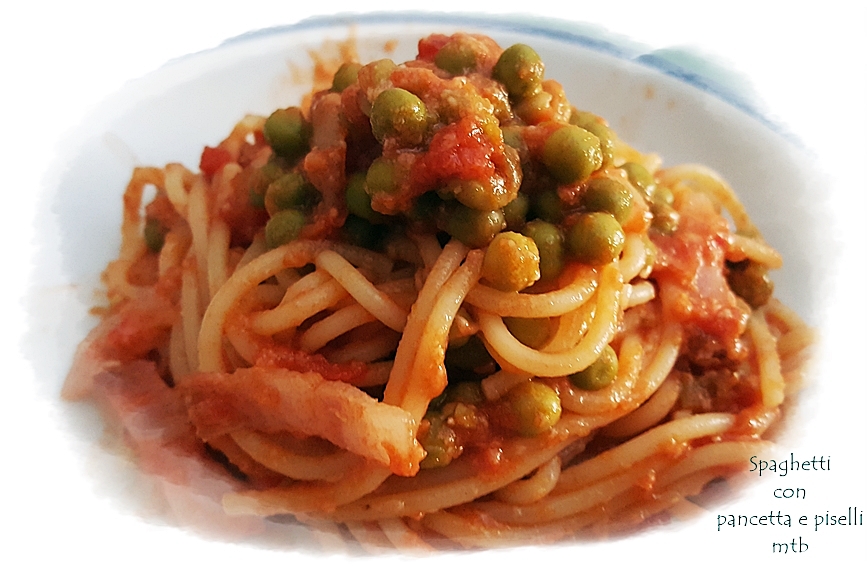 SPAGHETTI con pancetta e piselli