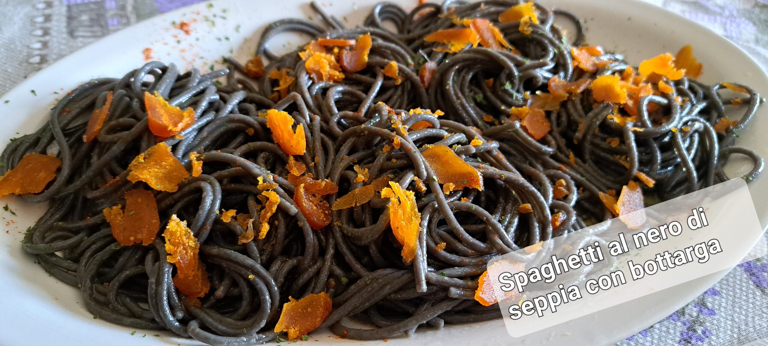 Spaghetti al nero di seppia con bottarga