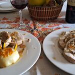 Salsicce al vino rosso con castagne e prugne